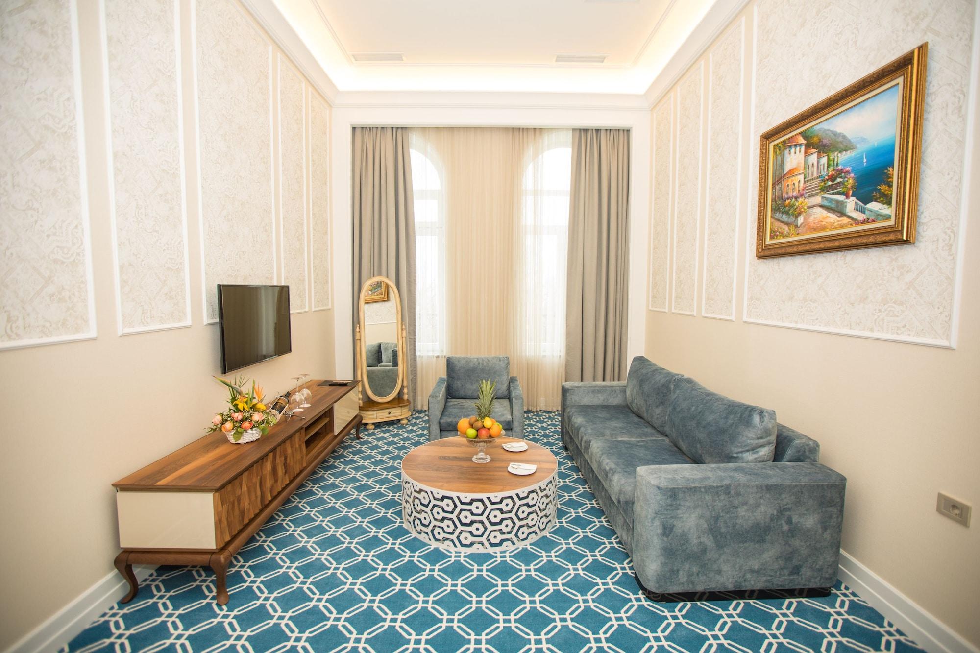 Promenade Hotel Баку Екстериор снимка Suite room