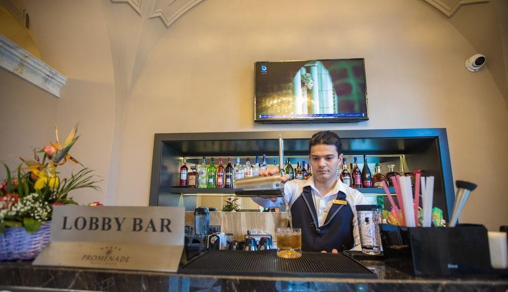 Promenade Hotel Баку Екстериор снимка A bartender at work