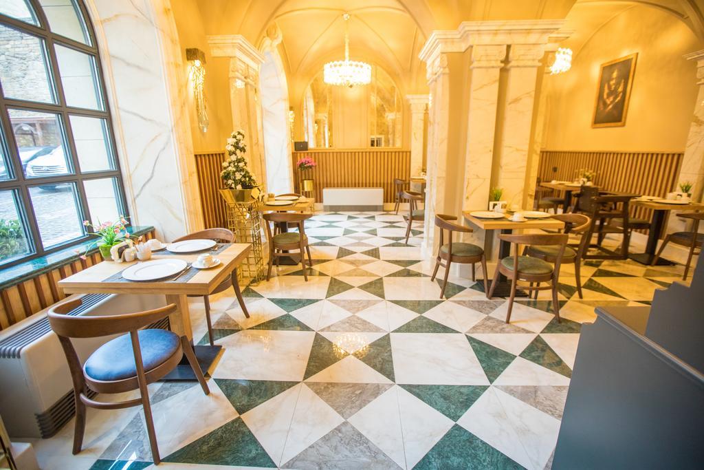 Promenade Hotel Баку Екстериор снимка Restaurant