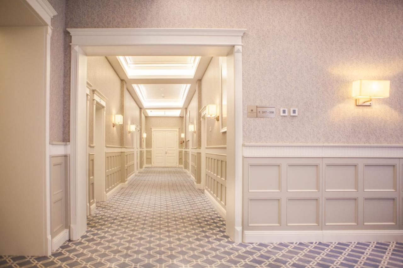 Promenade Hotel Баку Екстериор снимка A corridor at the hotel