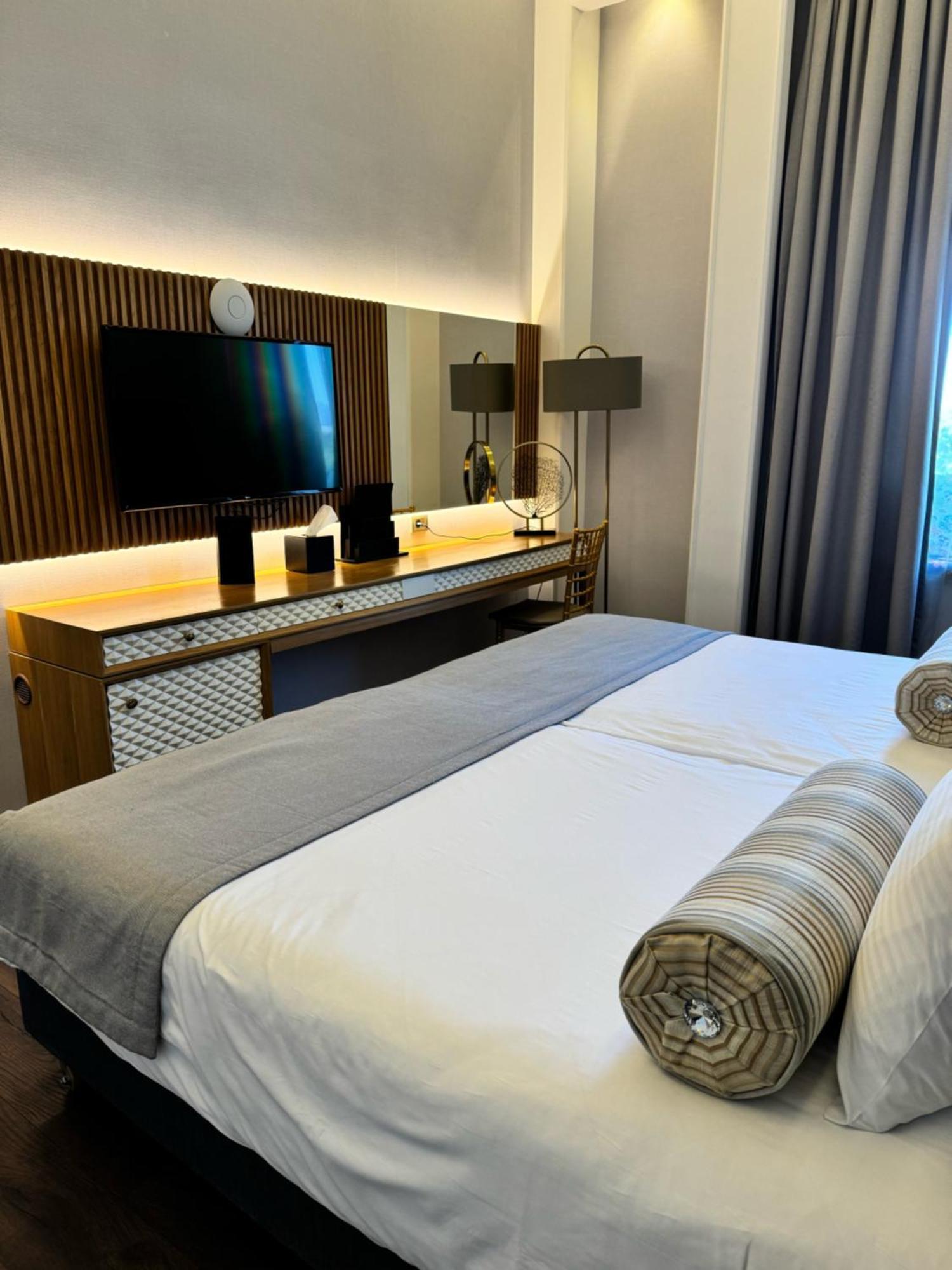 Promenade Hotel Баку Екстериор снимка A bedroom at the hotel
