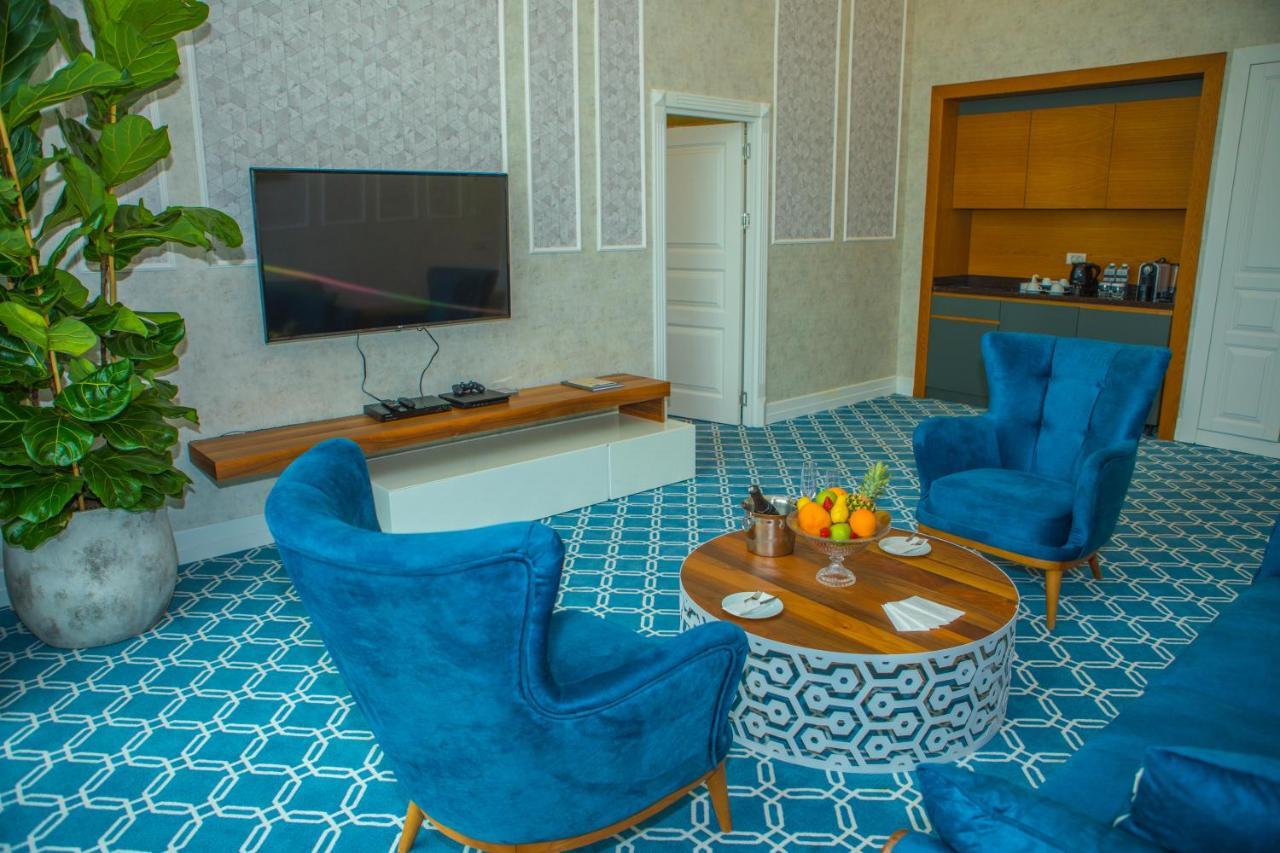 Promenade Hotel Баку Екстериор снимка A suite at the hotel